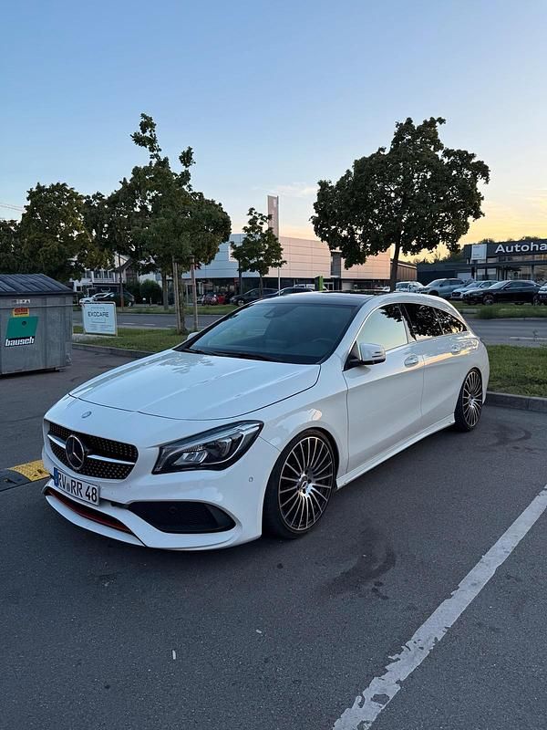 Weiß Gebraucht 2016 Mercedes CLA250 Limousine | 18.800 € (Guter Preis) - Bild 1/4