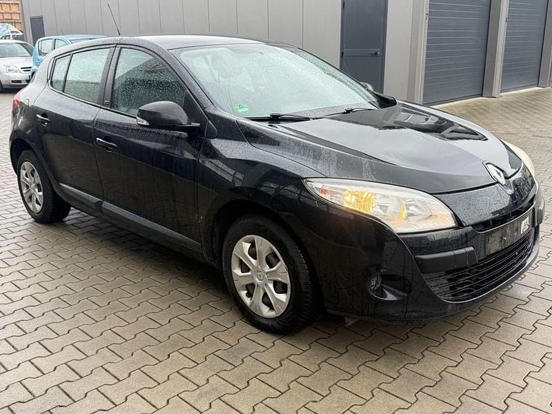 Gebraucht Renault Mégane 101 PS (74 kW) 2011 Schwarz Limousine