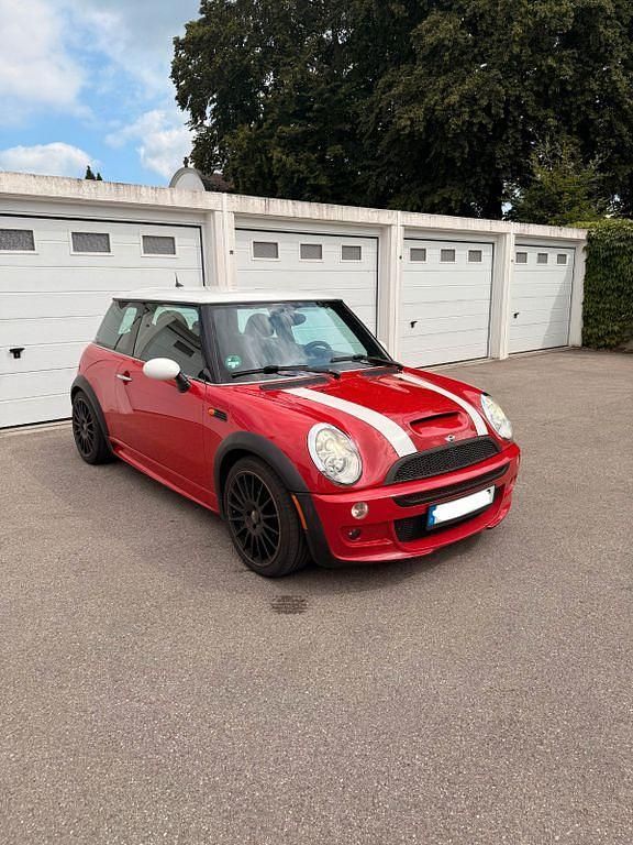 Rot Gebraucht 2005 Mini John Cooper Works Kleinwagen | 4.700 € (Etwas zu teuer) - Bild 1/4