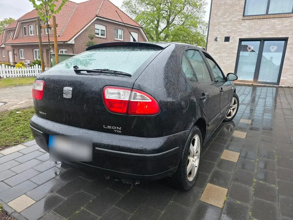 Second-hand Seat Leon 110 CP (80 kW) 2004 Negru Hatchback