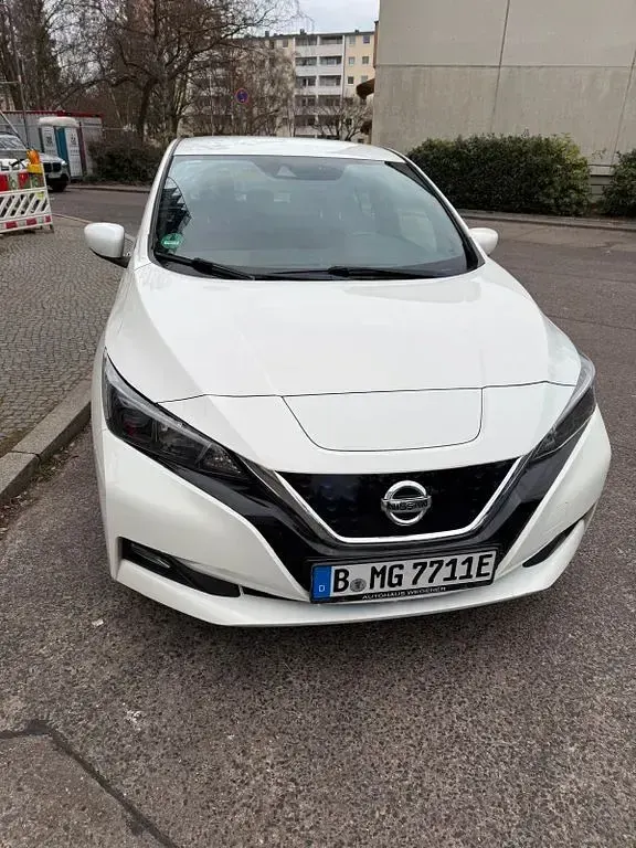 Gebraucht Nissan Leaf Acenta 110 kW (150 PS) 2019 Weiß Kleinwagen