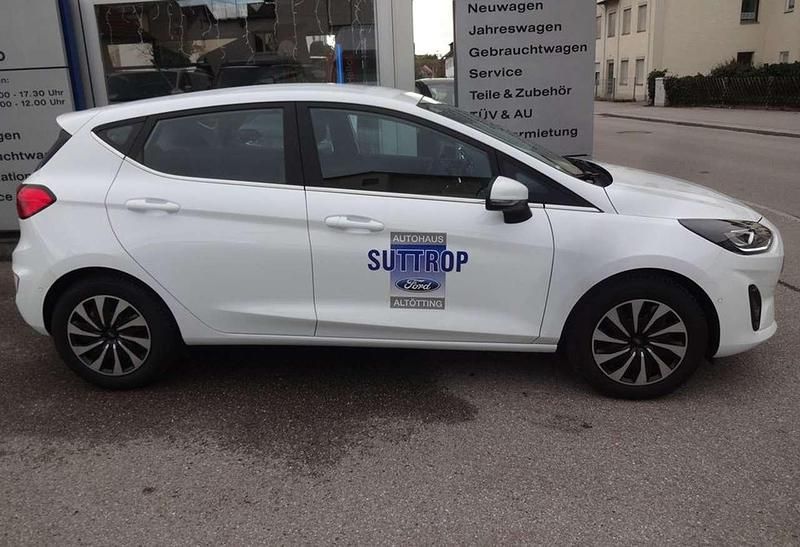 Gebraucht Ford Fiesta Titanium 101 PS (74 kW) 2023 Frostweiß Kleinwagen