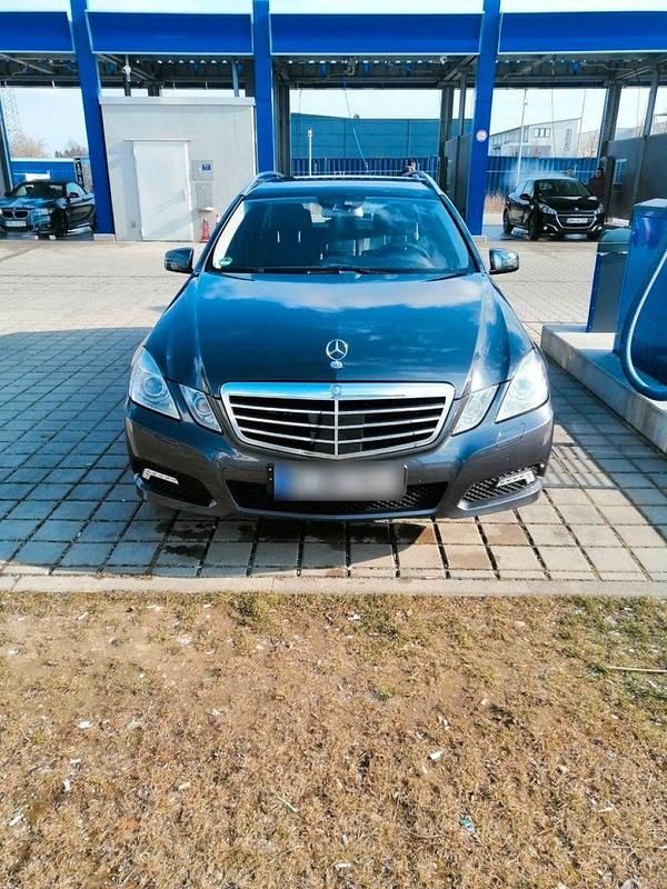 Grau Gebraucht 2009 Mercedes E500 Avantgarde Kombi | 9.000 € (Superpreis) - Bild 1/4