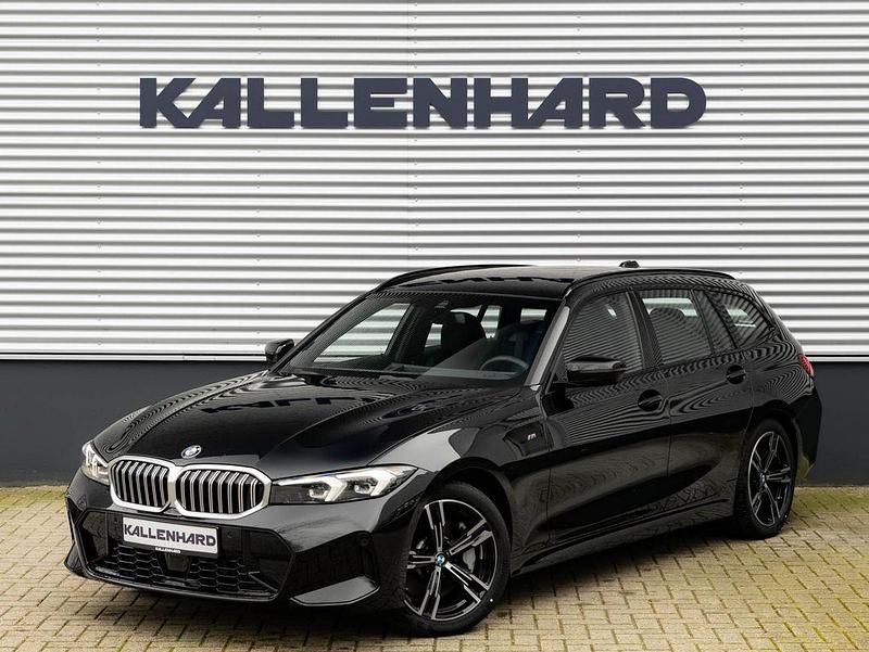 Gebraucht BMW 330 M Sport 258 PS (189 kW) 2024 Blacksapphire metallic (475) Kombi