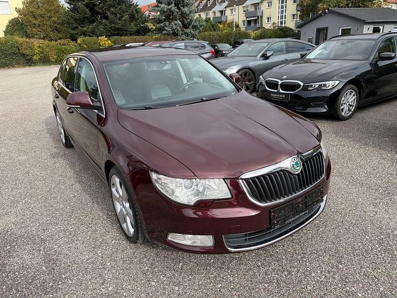 Rot Gebraucht 2009 Skoda Superb Ambition Limousine | 4.950 € (Fairer Preis) - Bild 1/4