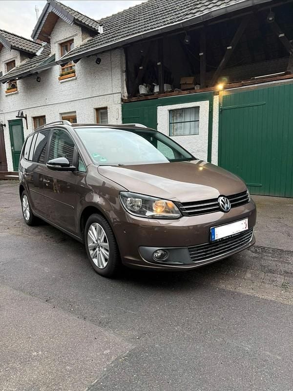 Braun Gebraucht 2011 VW Touran Style Van / Kleinbus | 4.990 € (Guter Preis) - Bild 1/4