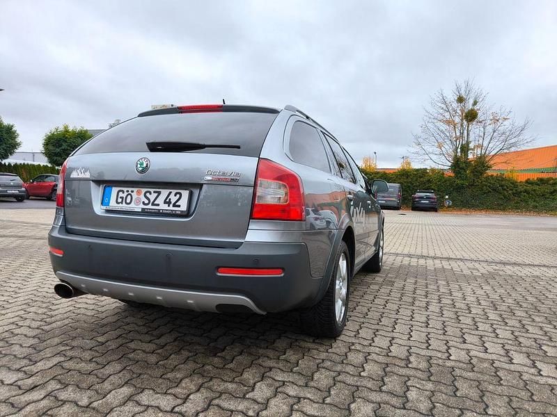 Gebraucht Skoda Octavia 160 PS (117 kW) 2012 Grau Kombi