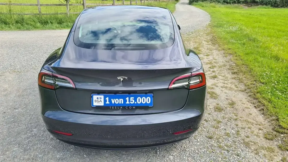 Gebraucht Tesla Model 3 Standard Range 208 kW (283 PS) 2022 Midnight silver Limousine