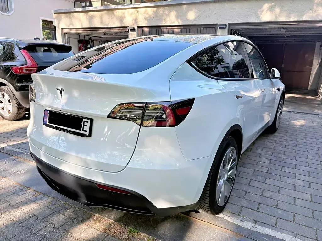 Used Tesla Model Y Standard Range 188 kW (256 HP) 2023 White SUV