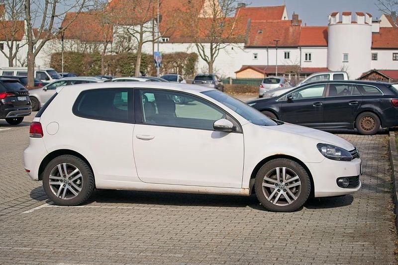 Gebraucht VW Golf VI 122 PS (89 kW) 2009 Weiß Kleinwagen