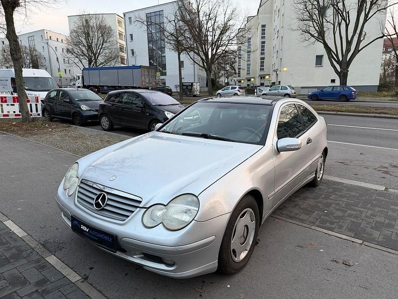 Gebraucht Mercedes C180 129 PS (94 kW) 2002 Silber Coupé