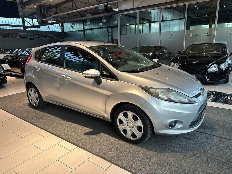 Gebraucht Ford Fiesta Trend 82 PS (60 kW) 2009 Silber Kleinwagen