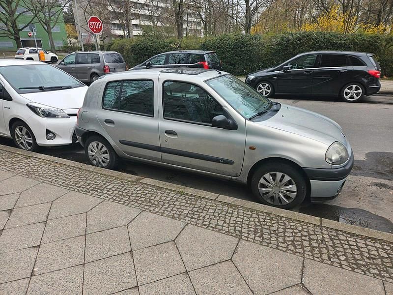Gebraucht Renault Clio II 75 PS (55 kW) 1999 Silber Kleinwagen