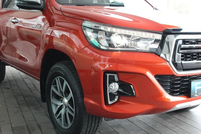 Gebraucht Toyota HiLux Executive 150 PS (110 kW) 2019 Orange Abholung