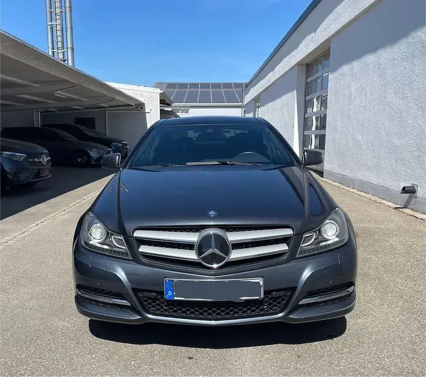 Gebraucht Mercedes C180 156 PS (114 kW) 2014 Grau Coupé