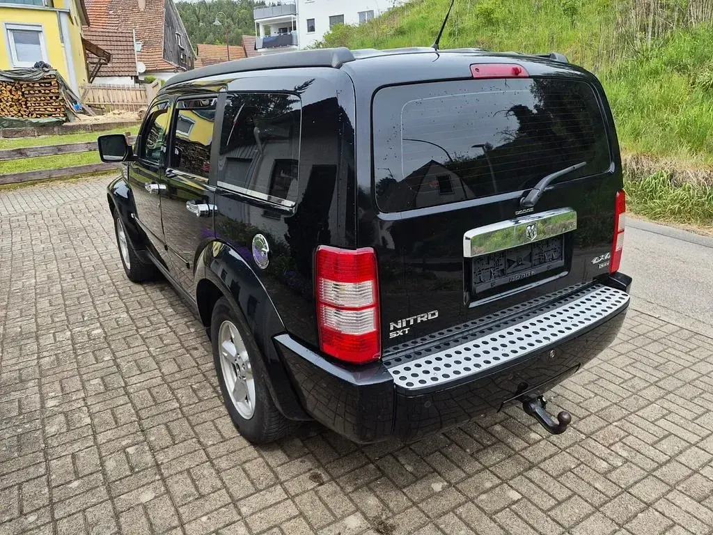 Gebraucht Dodge Nitro SXT 177 PS (130 kW) 2007 Black clear coat SUV