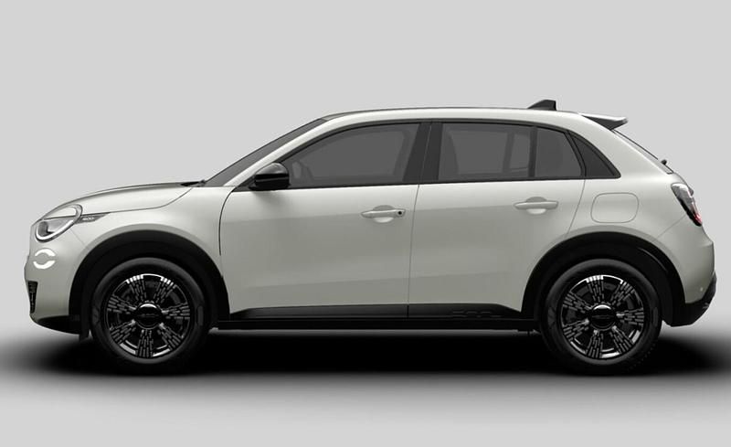 Neu Fiat 600 Icon 145 PS (106 kW) 2025 Gelato weiß SUV