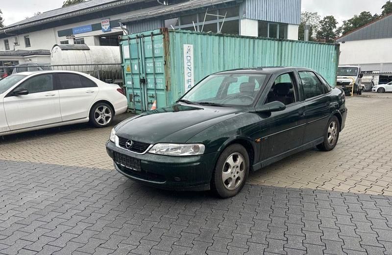 Grün Gebraucht 2001 Opel Vectra Edition Limousine | 690 € (Guter Preis) - Bild 1/4