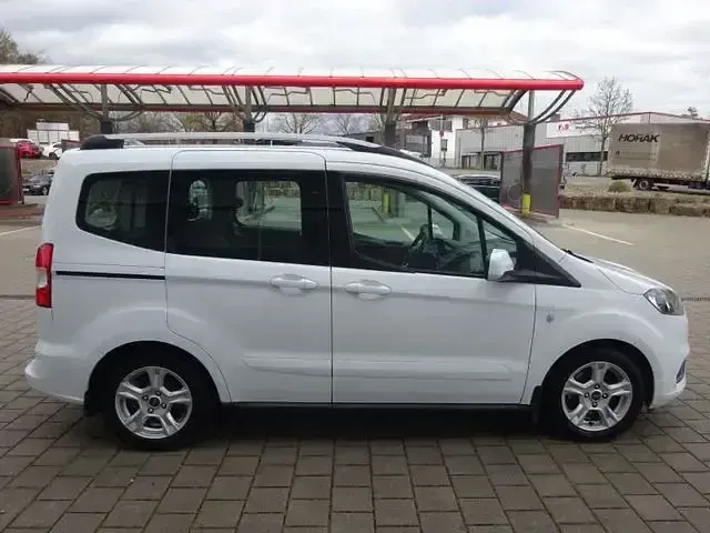 Gebraucht Ford Tourneo Courier Trend 101 PS (74 kW) 2019 Andere Van / Kleinbus