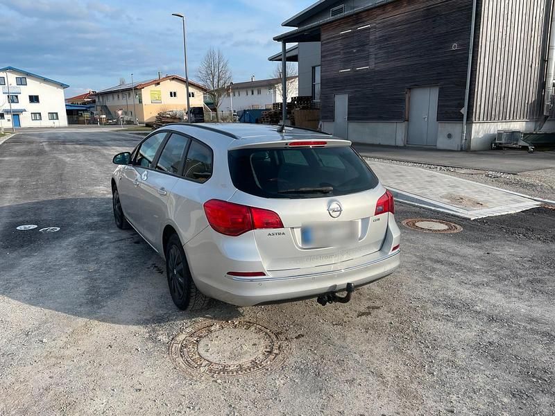 Gebraucht Opel Astra 125 PS (91 kW) 2011 Grün Kombi