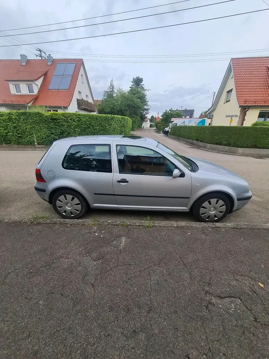 Gebraucht VW Golf 75 PS (55 kW) 2020 Grau Coupé