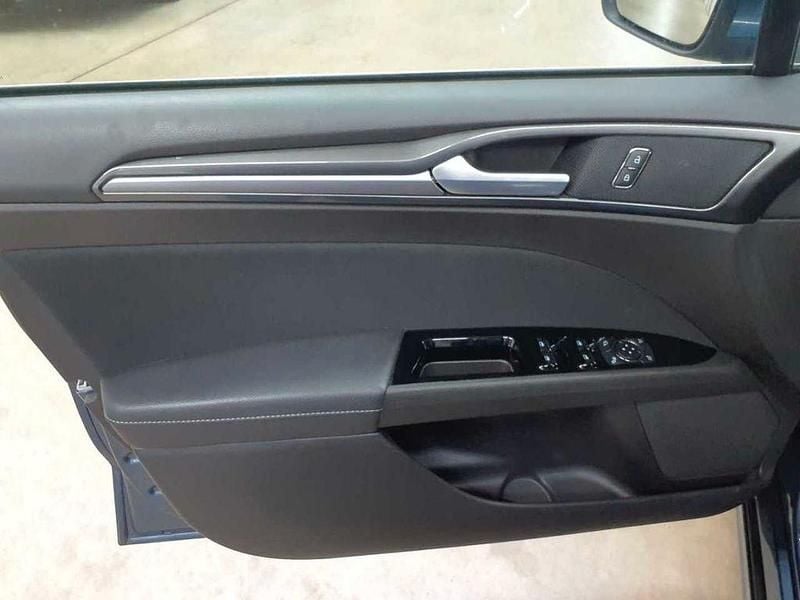 Gebraucht Ford Mondeo Titanium 190 PS (139 kW) 2022 Blau Limousine