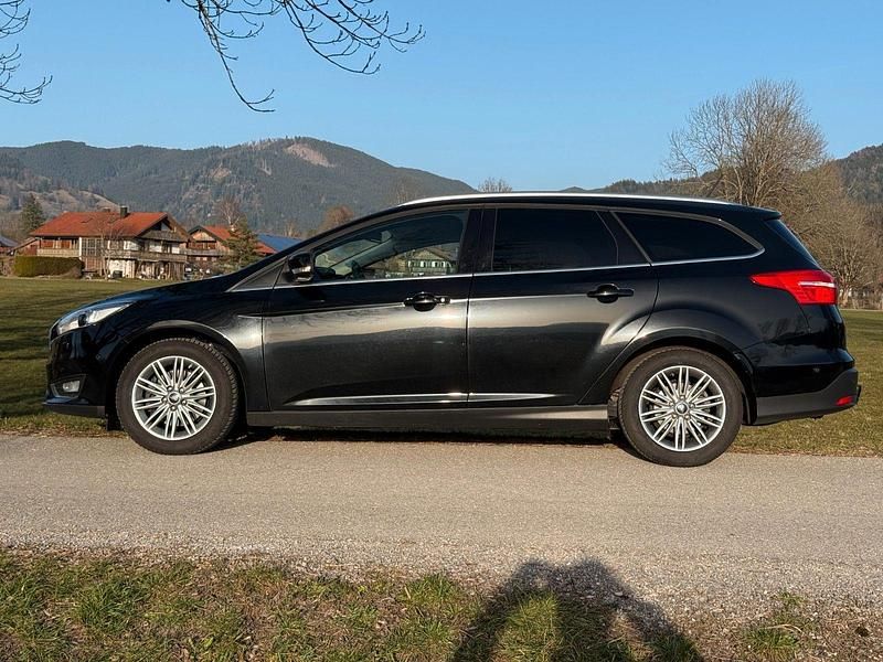 Gebraucht Ford Focus Titanium 150 PS (110 kW) 2018 Schwarz Kombi