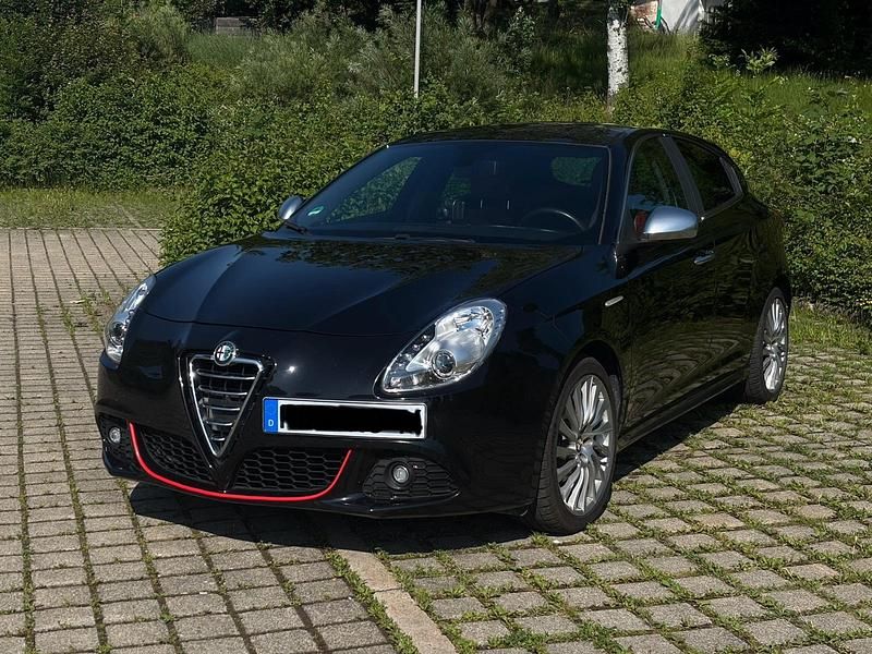 Schwarz Gebraucht 2011 Alfa Romeo Giulietta Kleinwagen | 7.000 € (Teuer) - Bild 1/4