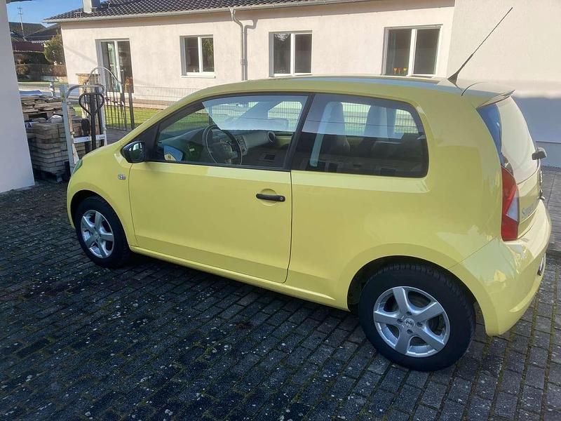 Gelb Gebraucht 2016 Seat Mii Kleinwagen | 4.399 € (Superpreis) - Bild 1/4