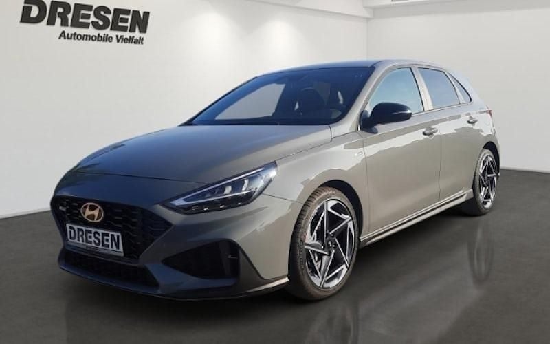 Grau Neu 2025 Hyundai i30 N Line Limousine | 27.990 € (Fairer Preis) - Bild 1/4