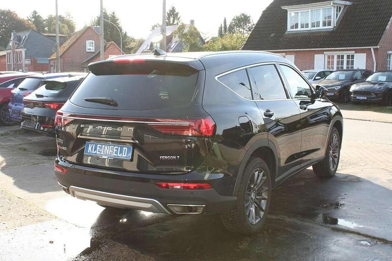 Gebraucht DFSK Fengon 220 PS (161 kW) 2024 Schwarzmetallic Van / Kleinbus