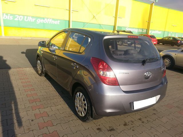 Gebraucht Hyundai i20 Comfort 105 PS (77 kW) 2009 Grau metallic Limousine