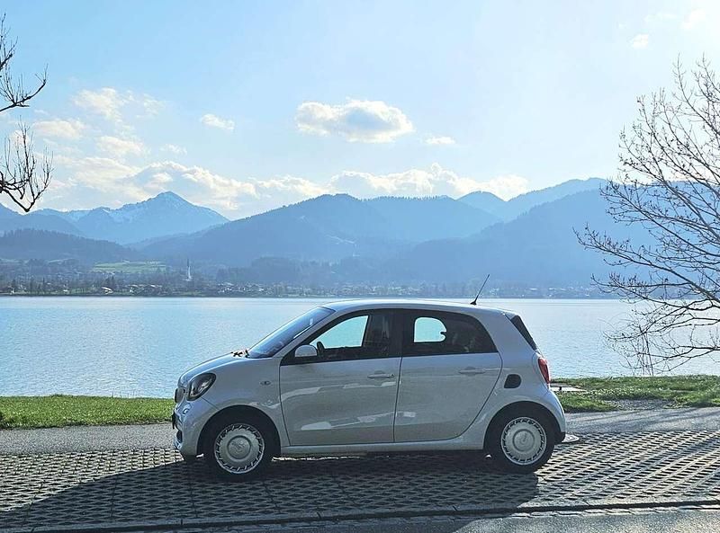Usata Smart ForFour Basis 71 CV (52 kW) 2015 Bianco Utilitaria