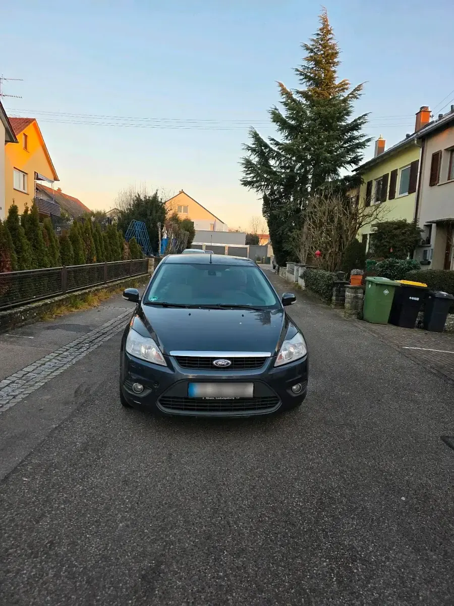 Gebraucht Ford Focus 109 PS (80 kW) 2010 Grau Kombi