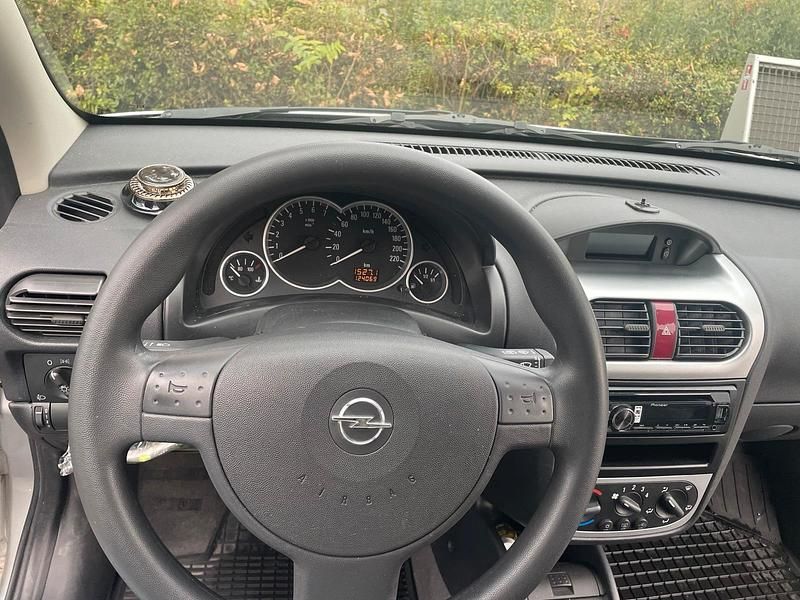 Braun Gebraucht 2002 Opel Corsa Kombi | 2.500 € - Bild 1/4