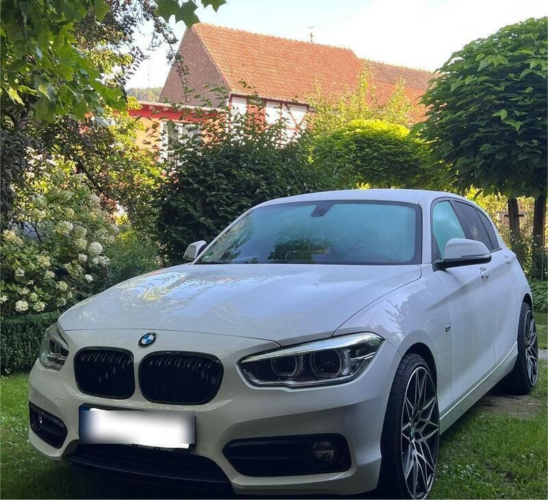 Weiß Gebraucht 2017 BMW 118 Sport Line Kleinwagen | 14.999 € (Fairer Preis) - Bild 1/4