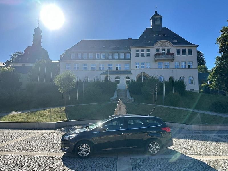 Schwarz Gebraucht 2015 Ford Focus Titanium Kombi | 6.999 € (Superpreis) - Bild 1/4