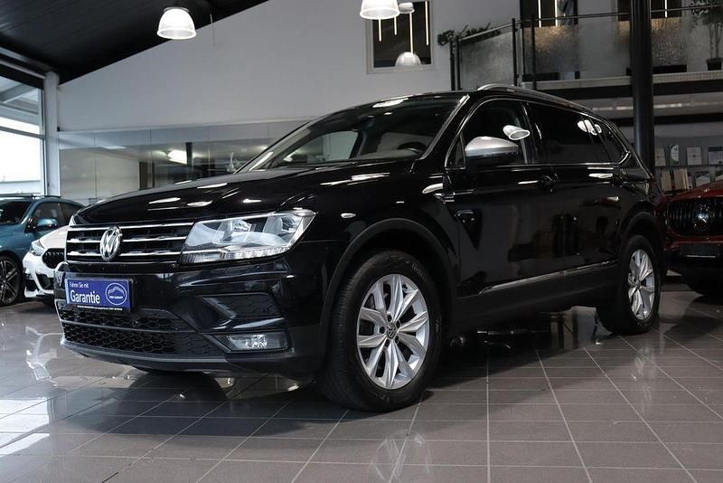 Gebraucht VW Tiguan Allspace Comfortline 200 PS (147 kW) 2021 Deep black perleffekt SUV