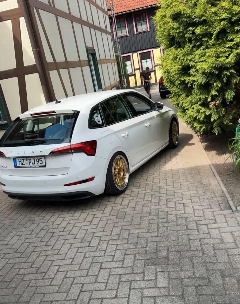 Gebraucht Skoda Scala 95 PS (69 kW) 2020 Weiß Kleinwagen