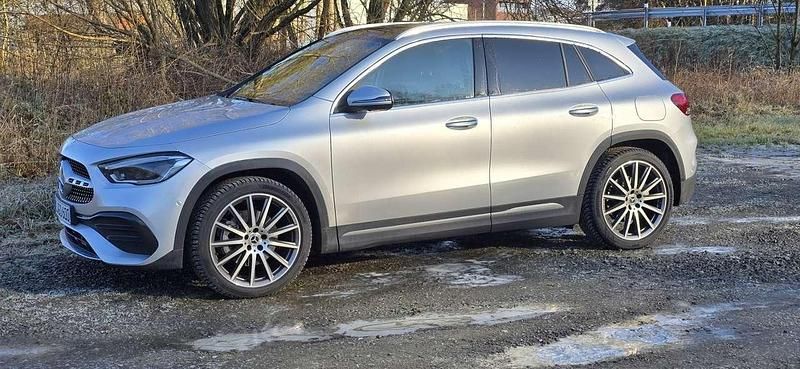 Silber Gebraucht 2021 Mercedes GLA250 AMG line SUV | 36.500 € (Fairer Preis) - Bild 1/4