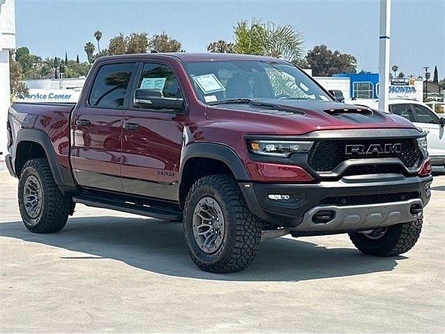 Rot Gebraucht 2024 Dodge Ram Abholung | 128.800 € - Bild 1/4