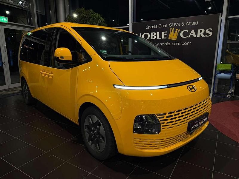 Dynamic yellow Gebraucht 2023 Hyundai Staria Prime Van / Kleinbus | 39.990 € (Fairer Preis) - Bild 1/4