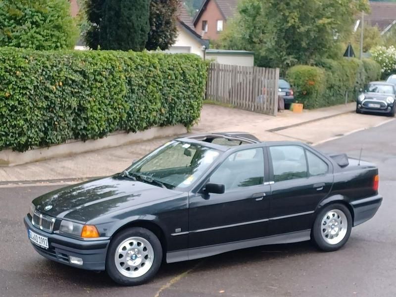 Gebraucht BMW 316 102 PS (75 kW) 1994 Schwarz Cabrio