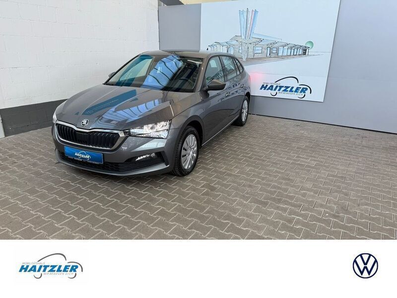 Grau Gebraucht 2023 Skoda Scala Cool Plus Kleinwagen | 17.980 € (Guter Preis) - Bild 1/4