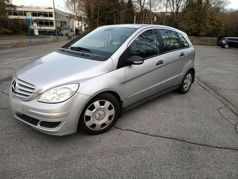 Silber Gebraucht 2006 Mercedes B180 Van / Kleinbus | 1.650 € (Fairer Preis) - Bild 1/4