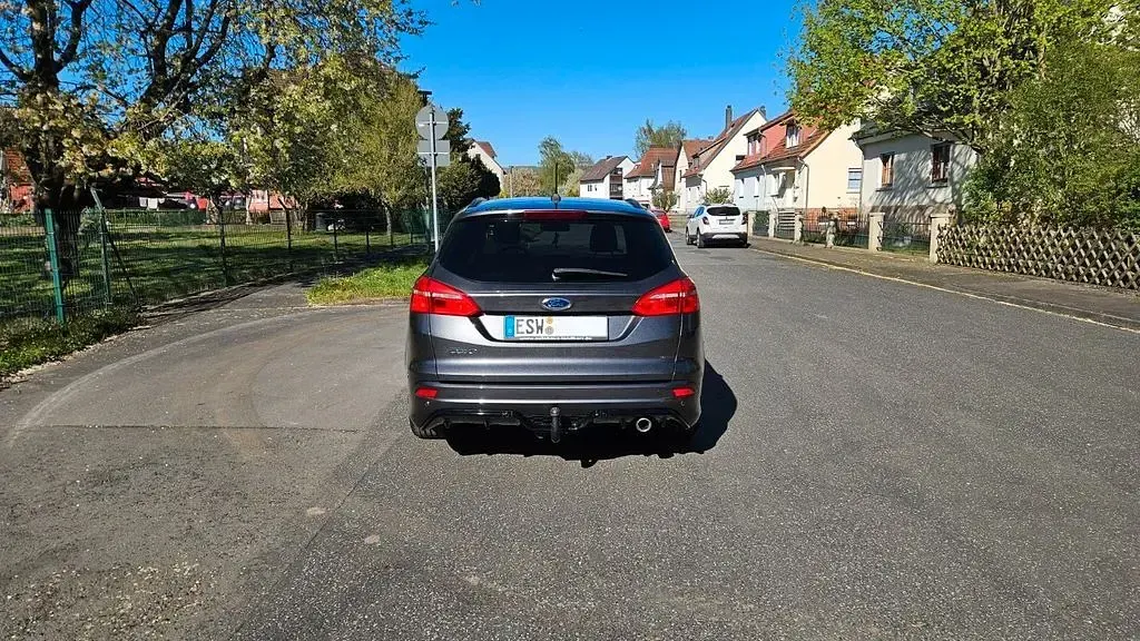 Używany Ford Focus ST-Line 182 KM (133 kW) 2018 Szary Sedan/Limuzyna