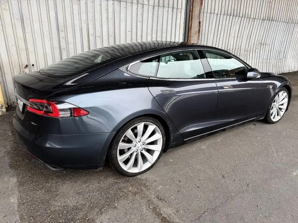 Usado Tesla Model S 309 kW (421 CV) 2016 Gris Utilitario