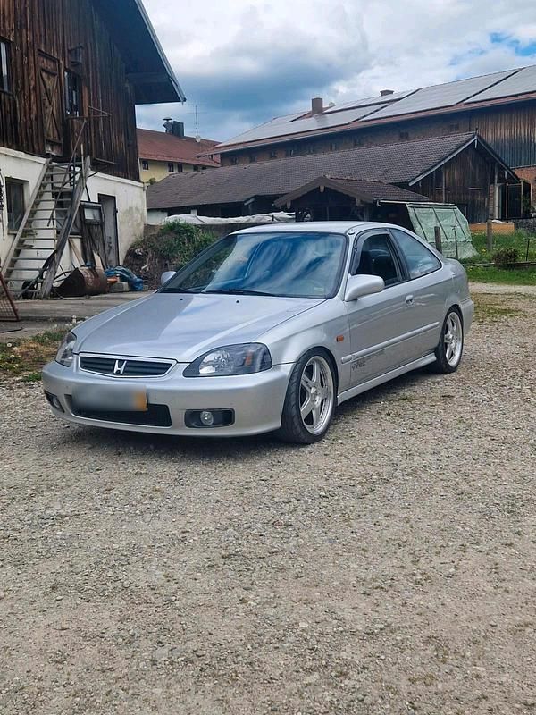 Second-hand Honda Civic 200 CP (147 kW) 2000 Argintiu Coupe