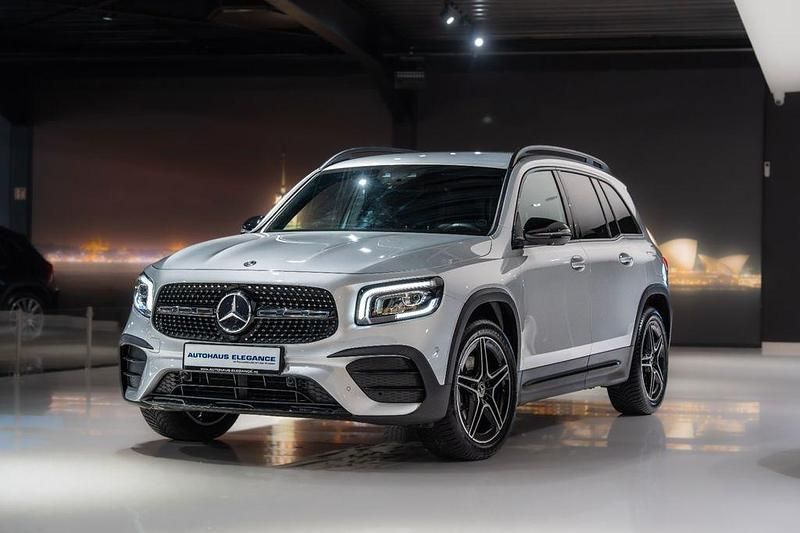 Iridiumsilber Gebraucht 2020 Mercedes GLB200 AMG line SUV | 31.980 € (Fairer Preis) - Bild 1/4
