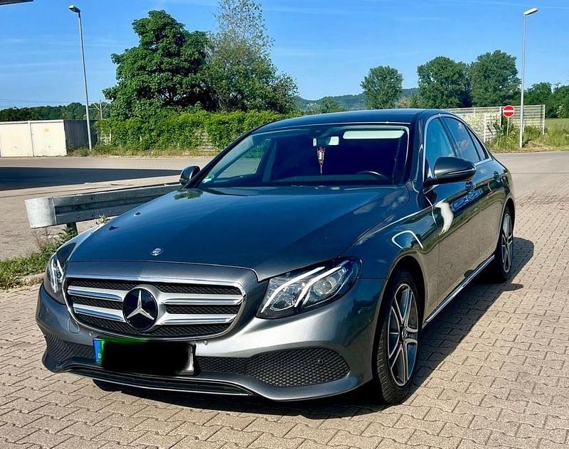 Gebraucht Mercedes E220 Avantgarde 194 PS (142 kW) 2016 Grau Limousine
